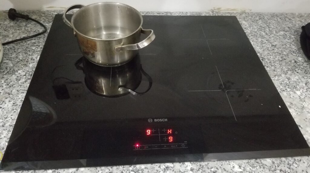 thay mặt kính bếp từ quận 2