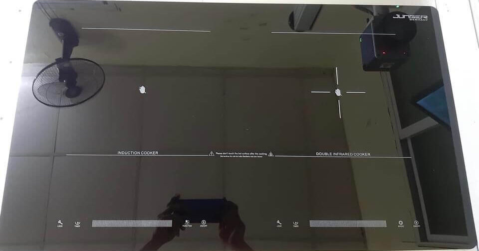 Thay mặt kính bếp từ junger tại nhà