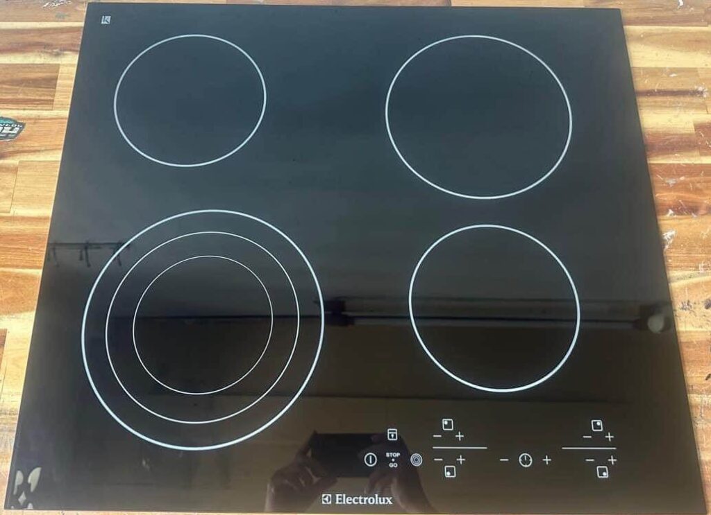 Thay Kính Bếp Từ Electrolux