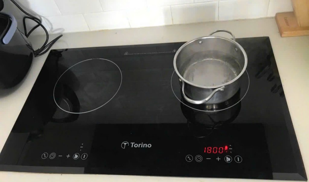 Chuyên Thay Mặt Kính Bếp Từ Torino Tại Nhà