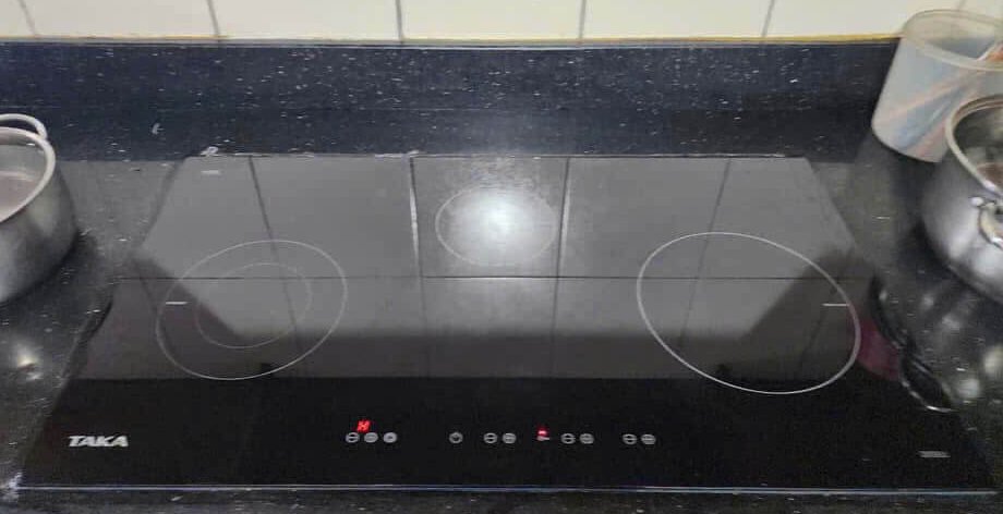 Thay Mặt Kính Bếp Từ Taka Chính Hãng Giá Rẻ