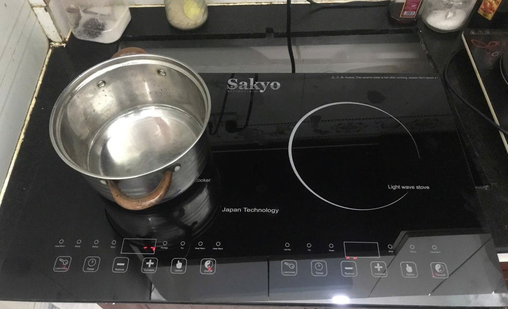 Chuyên Thay Mặt Kính Bếp Từ Sakyo Tại Nhà Toàn Quốc
